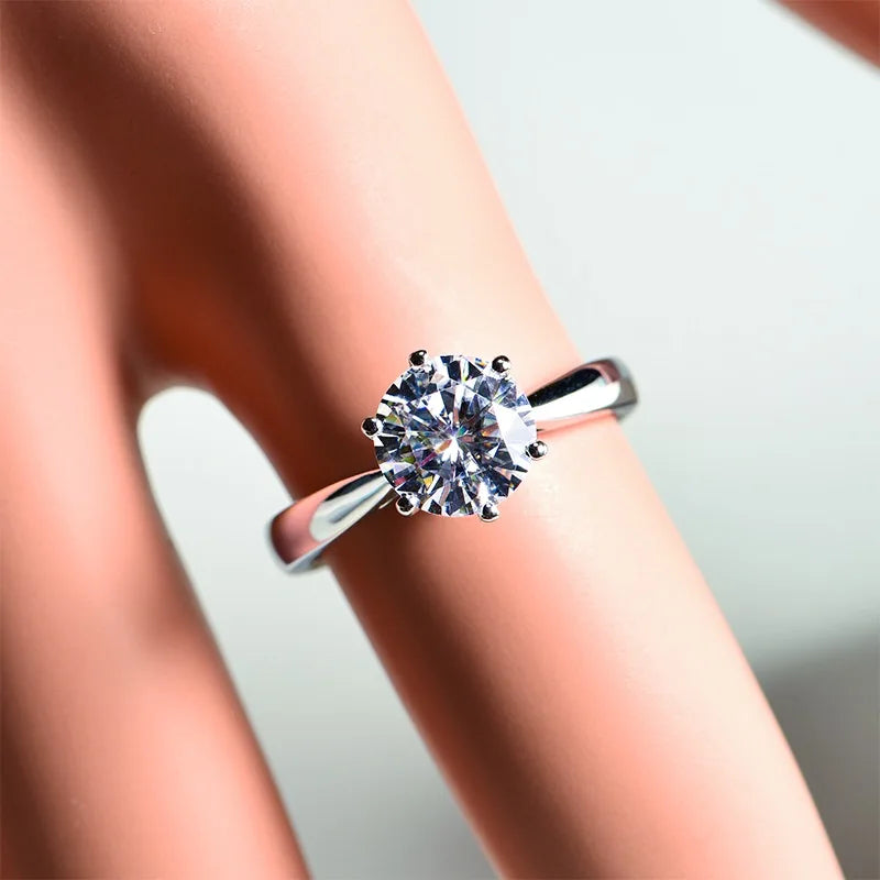 Luxury 18K White Gold Solitaire Ring