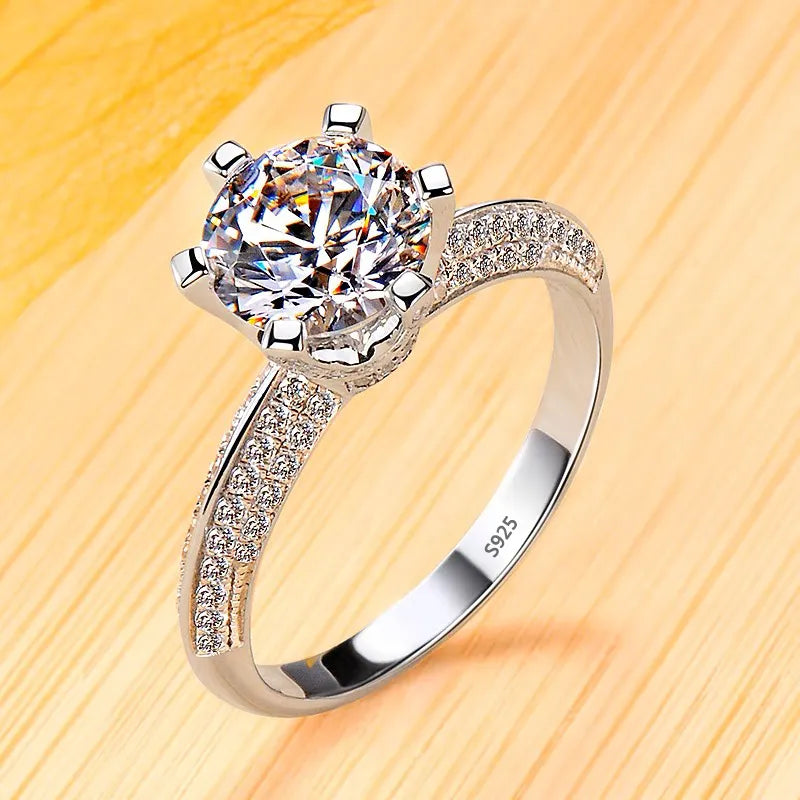Luxury 18K White Gold Solitaire Ring